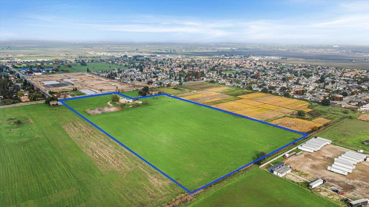 2679 Lobo Avenue Merced, CA 95348 - Photo 79 of 88 an aerial view of a football ground
