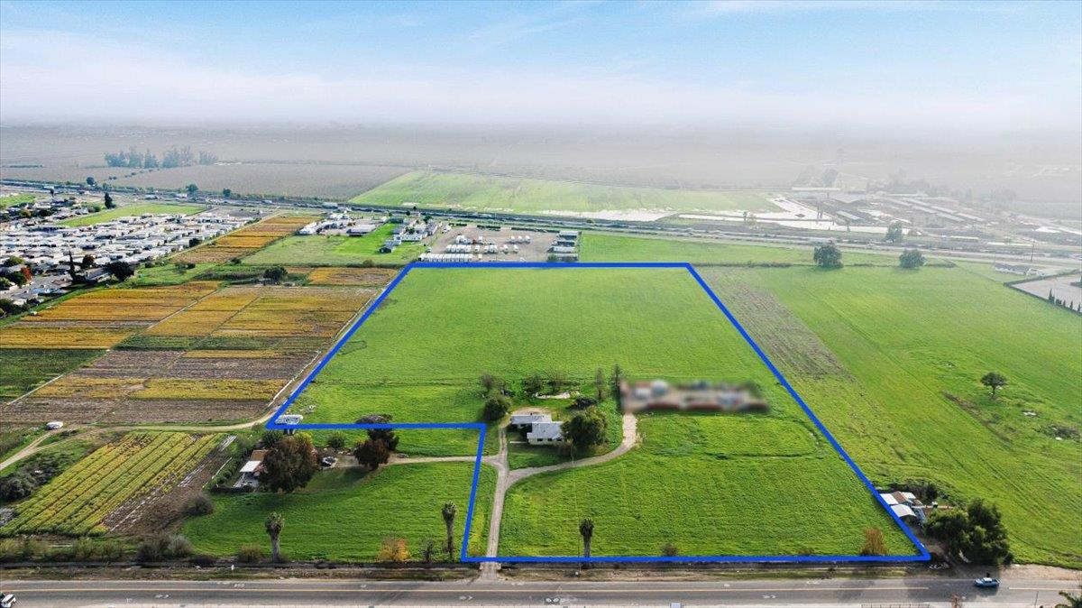 2679 Lobo Avenue Merced, CA 95348 - Photo 81 of 88 a view of a tennis ground