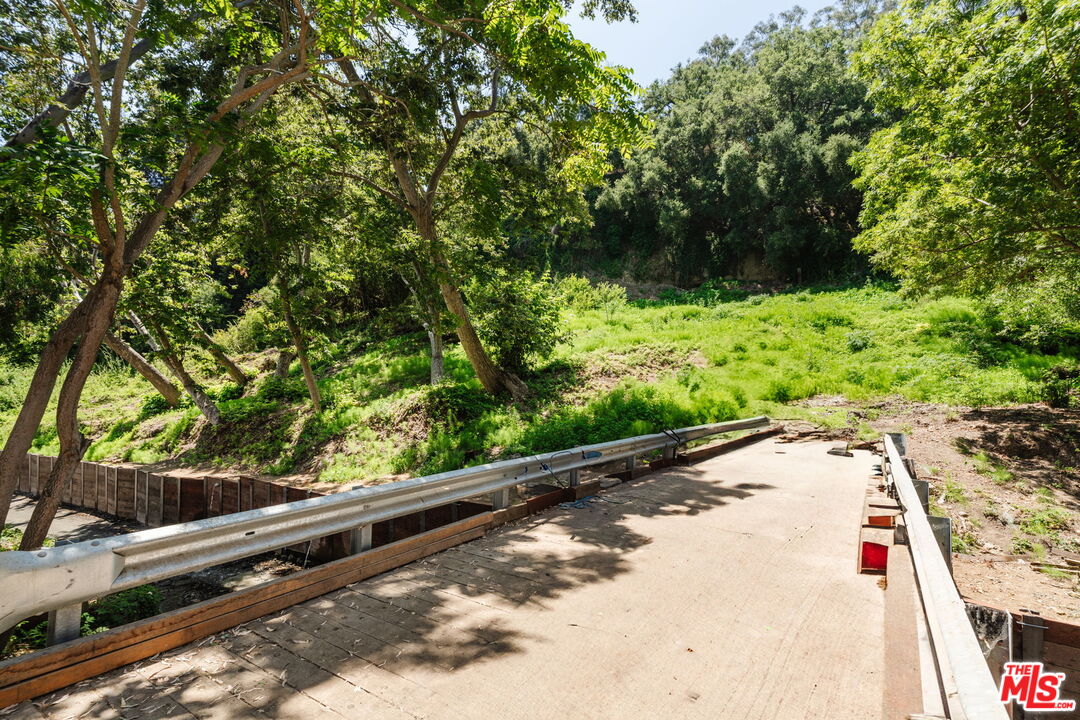 641 Hightree Road Santa Monica, CA 90402 - Photo 3 of 9 a view of mountain with wooden fence