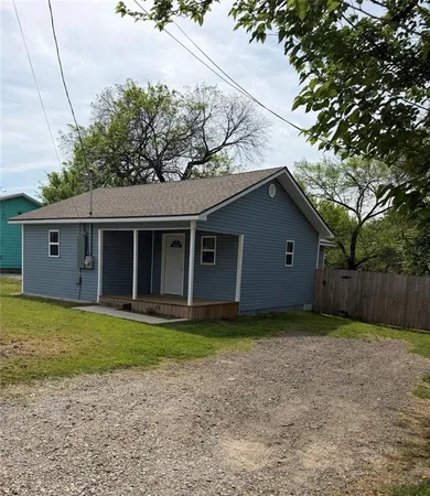 $1,400 | 204 East 5th Street, Springtown, TX 76082