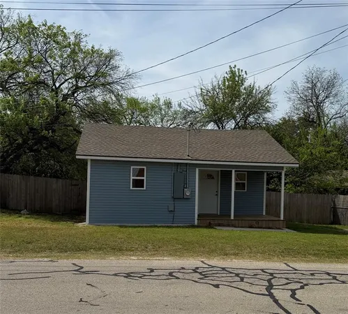 $1,400 | 204 East 5th Street, Springtown, TX 76082