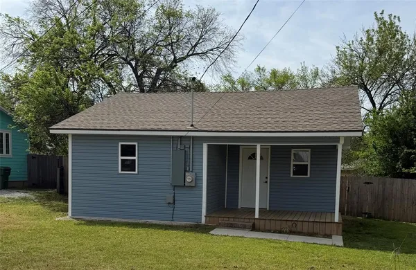 $1,400 | 204 East 5th Street, Springtown, TX 76082
