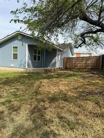 $1,400 | 204 East 5th Street, Springtown, TX 76082