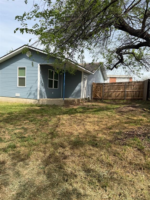 204 East 5th Street Springtown, TX 76082 - Photo 4 of 13
