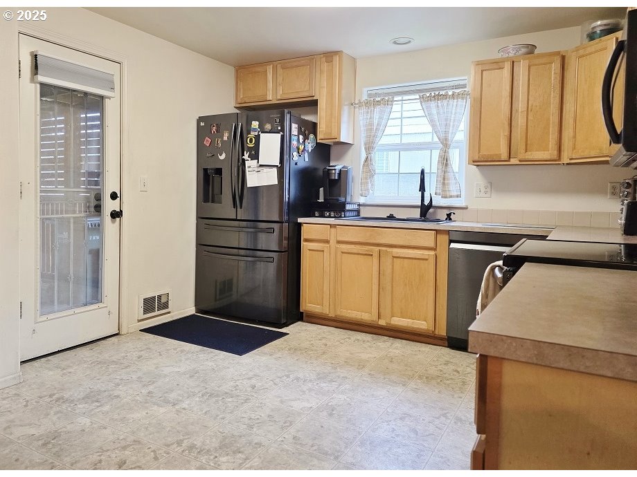 795 Red Cedar Court Eugene, OR 97402 - Photo 9 of 32