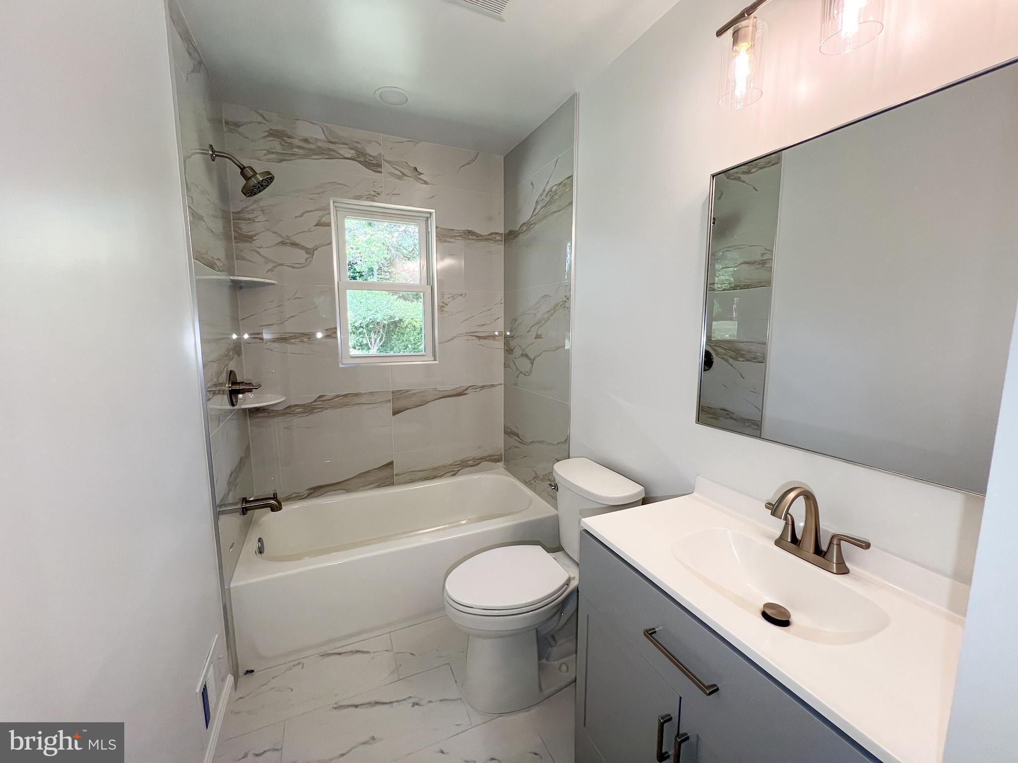 10001 Woodhill Road Bethesda, MD 20817 - Photo 19 of 30 Hallway Bathroom
