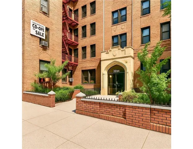 $285,000 | 3096 Brighton 6th Street, Unit C4 | Brighton Beach