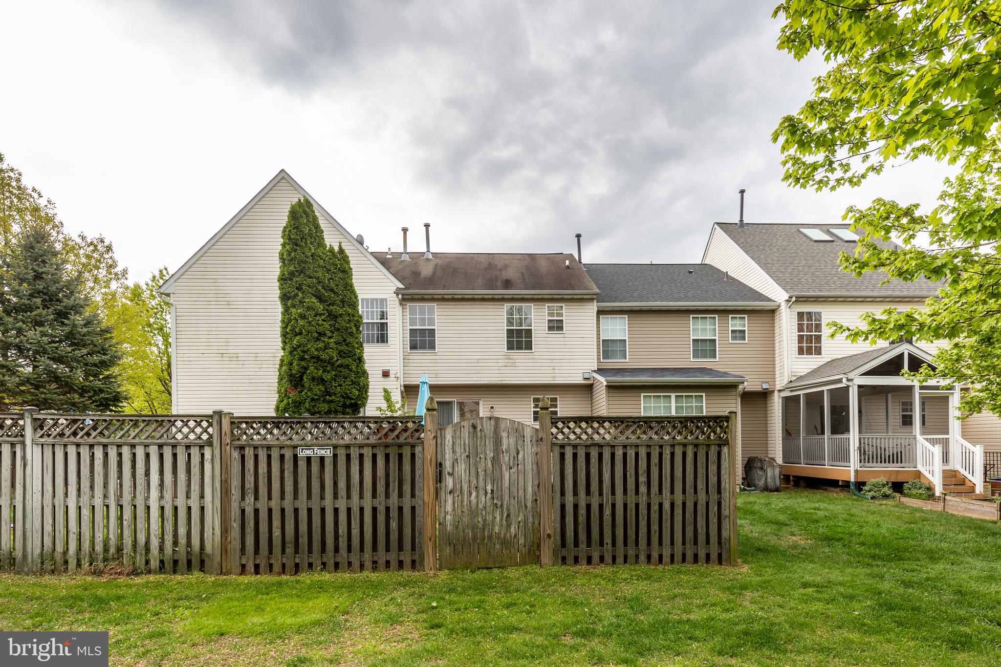 132 Carolstowne Road Reisterstown, MD 21136 - Photo 31 of 37 Fenced in yard
