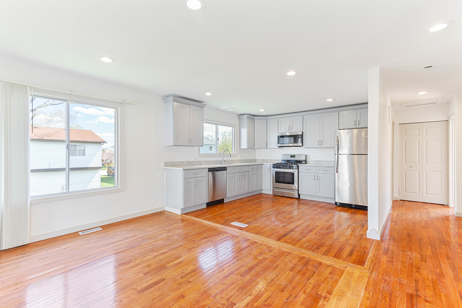 304 Thistle Drive Bolingbrook, IL 60490 - Photo 7 of 26