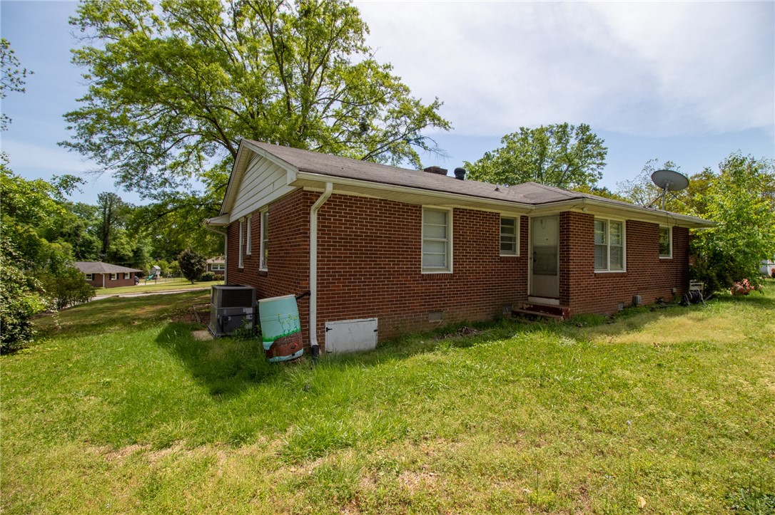 601 Camfield Road Anderson, SC 29621 - Photo 8 of 11