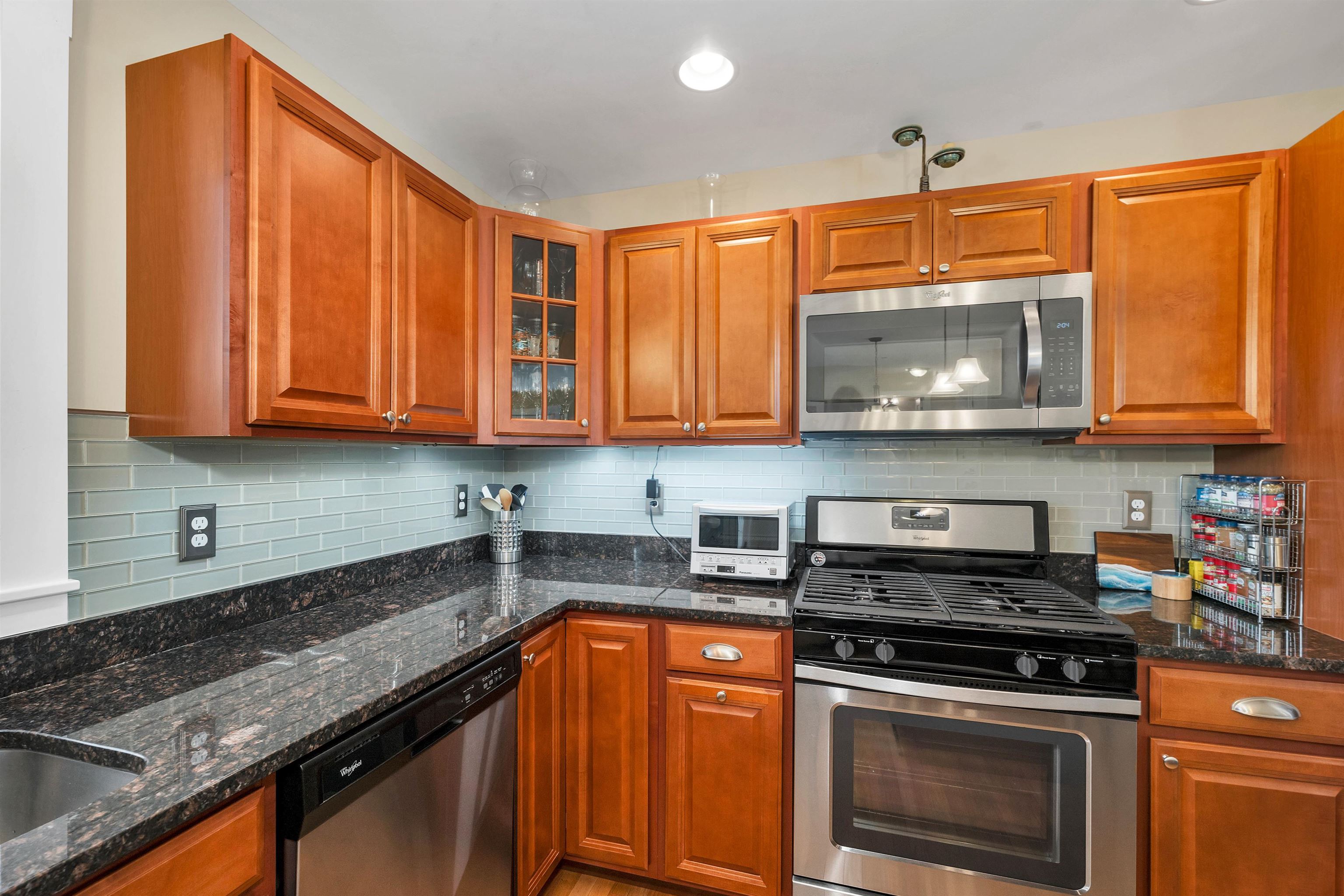 253 Drakeside Road, Unit 3 Hampton, NH 03842 - Photo 8 of 40 Gallery Image 8