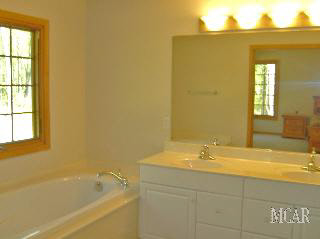 1975 North Raisinville Road Monroe, MI 48162 - Photo 9 of 14 946142-8.JPG
