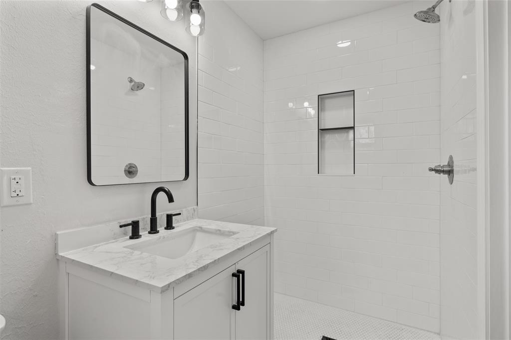 809 Princesa Drive Haughton, LA 71037 - Photo 9 of 17 a bathroom with a sink and a mirror