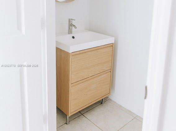 10245 Vía Hibiscus, Unit 10245 Boca Raton, FL 33428 - Photo 8 of 28 a utility room with a sink