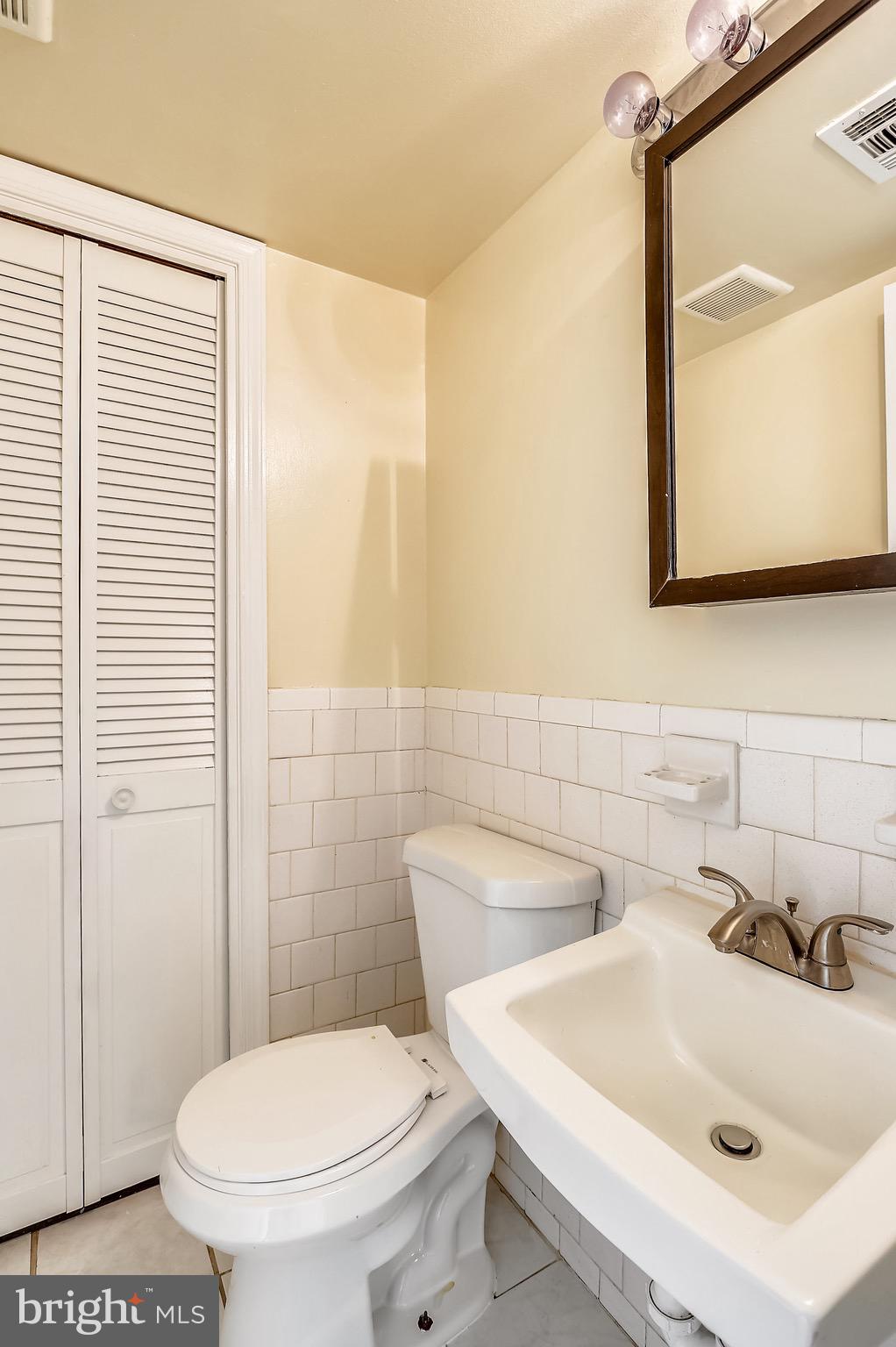 1725 Addison Road South District Heights, MD 20747 - Photo 4 of 21