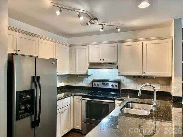 $1,600 | 3306 Selwyn Farms Lane, Unit 7, Charlotte, NC 28209