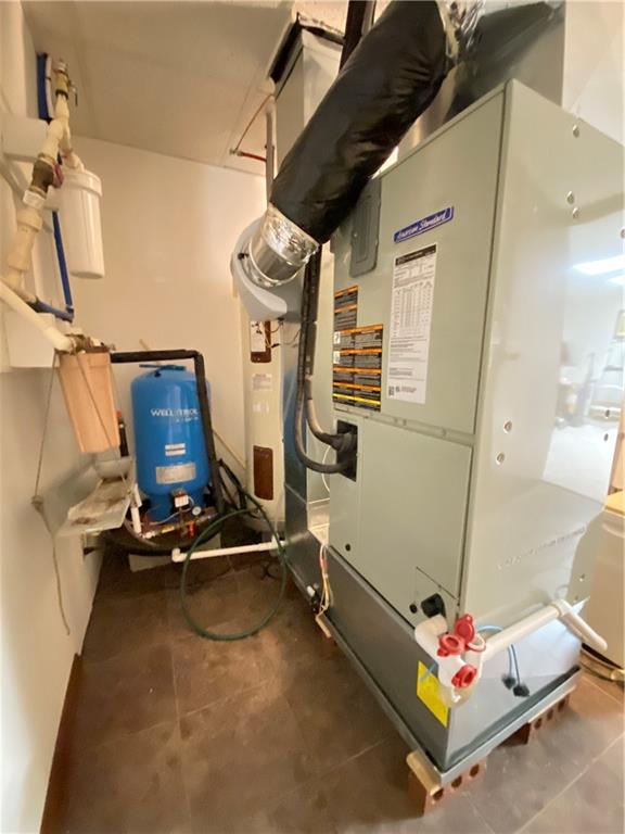 240 Hamburg Road Greenville, PA 16125 - Photo 44 of 46 a room with gym equipment