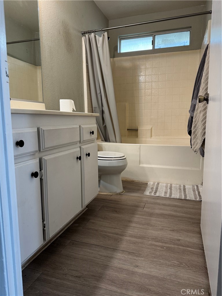 44063 Lately Circle Hemet, CA 92544 - Photo 51 of 75 a bathroom with a sink a toilet and a bathtub