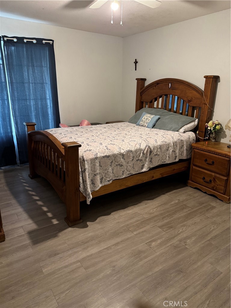 44063 Lately Circle Hemet, CA 92544 - Photo 56 of 75 a bedroom with a bed and dresser