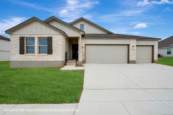 $347,990 | 17510 Buffalo Grass Lane, Elmendorf, TX 78112