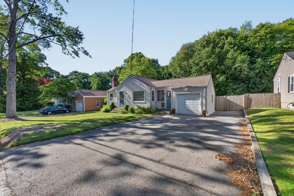 9 Milton Road Barrington, RI 02806 - Photo 3 of 42