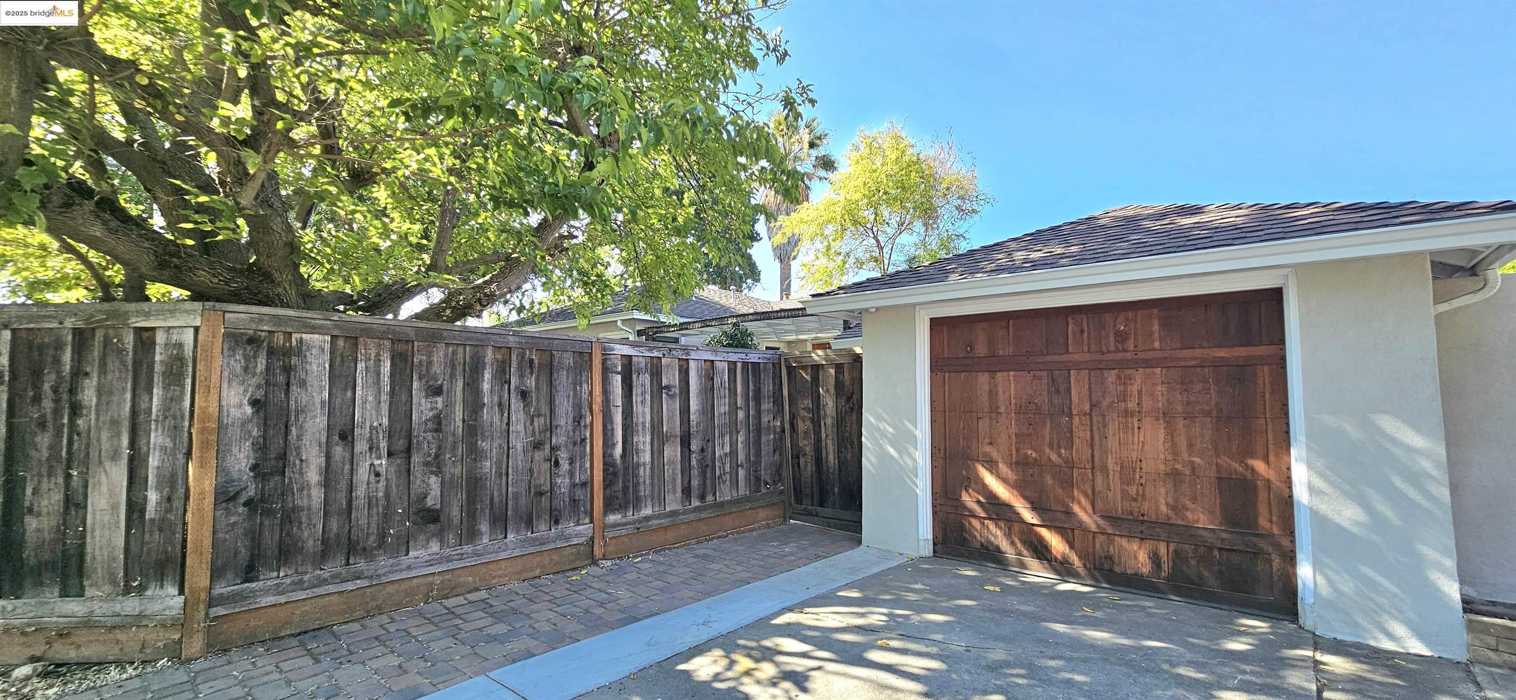 3195 Willow Pass Road Concord, CA 94519 - Photo 26 of 30 a view of wooden fence