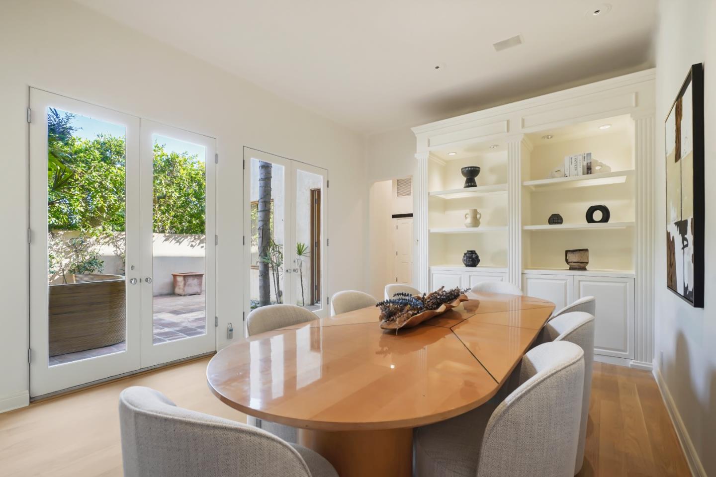 23349 Malibu Colony Road Malibu, CA 90265 - Photo 14 of 43 a dining room with furniture and window