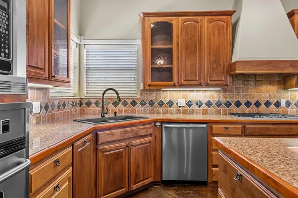 $599,000 | 202 Harbor Landing Drive, Rockwall, TX 75032