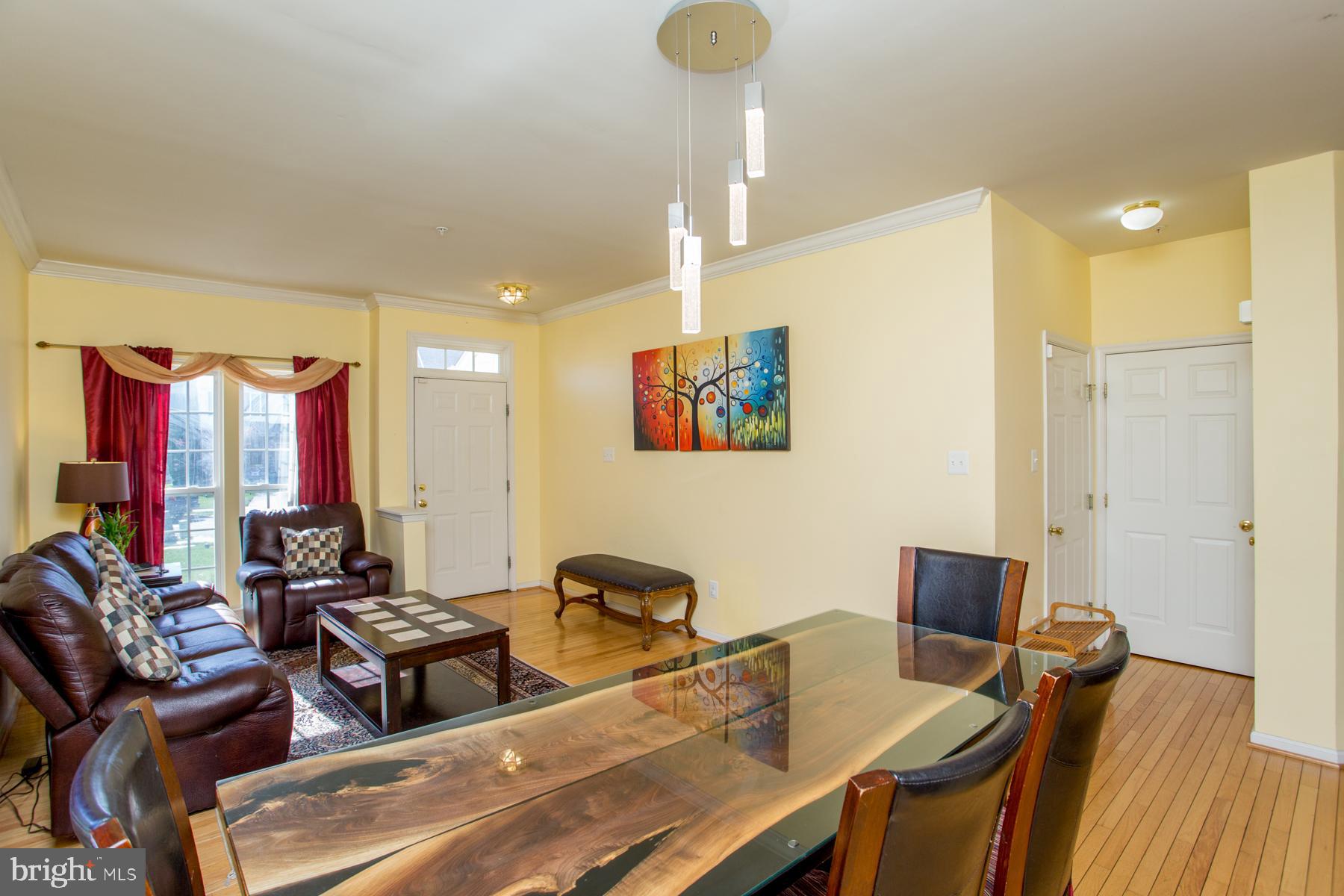577 Mockingbird Way Warrington, PA 18976 - Photo 2 of 33 Living Room