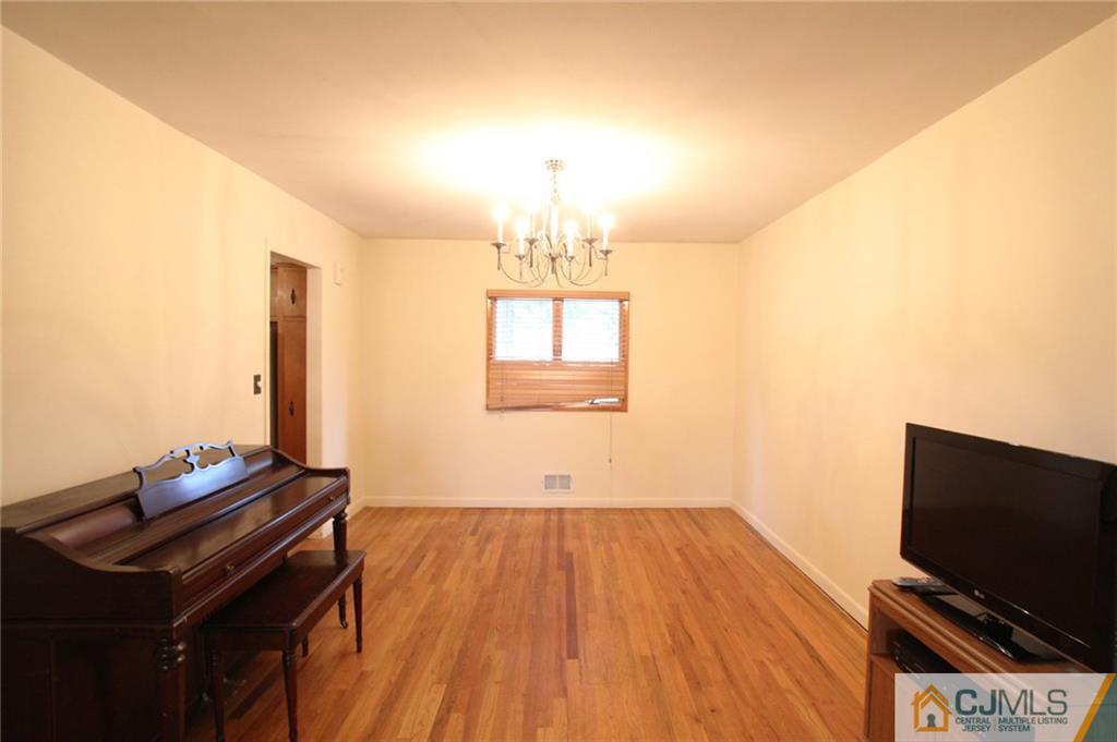 135 Jeffery Road Colonia, NJ 07067 - Photo 7 of 20 Gallery Image 7