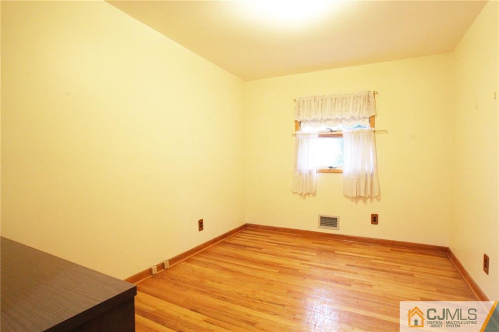 135 Jeffery Road Colonia, NJ 07067 - Photo 8 of 20 Gallery Image 8