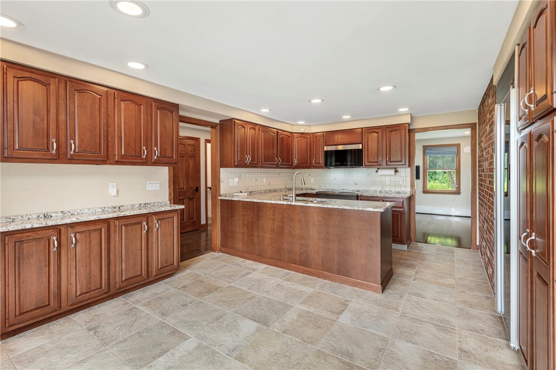 69 Apple Tree Lane Warwick, RI 02888 - Photo 23 of 50