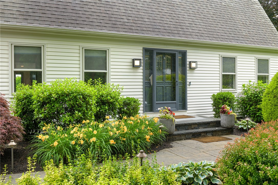 69 Apple Tree Lane Warwick, RI 02888 - Photo 5 of 50