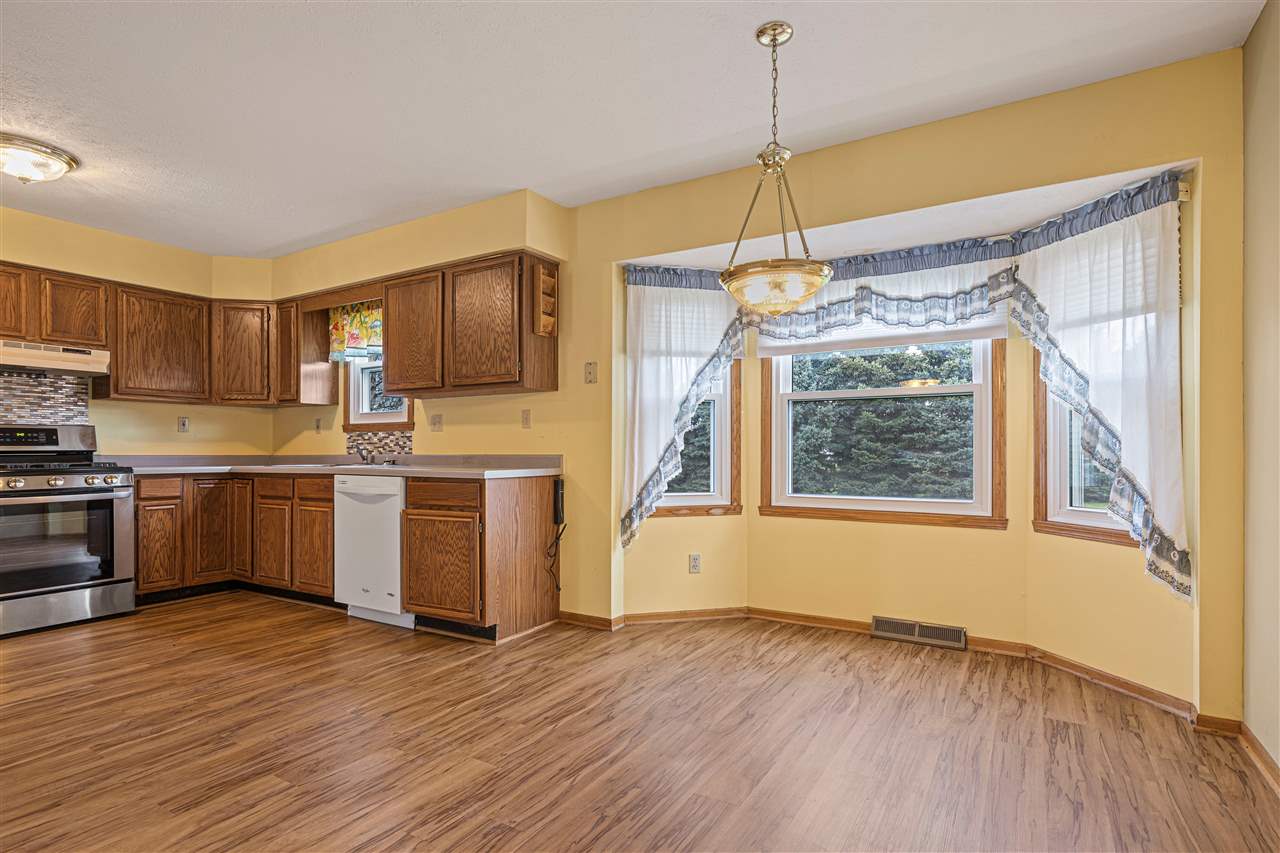 504 Pin Oak Road Rockton, IL 61072 - Photo 7 of 23 a kitchen with stove cabinets and wooden floor