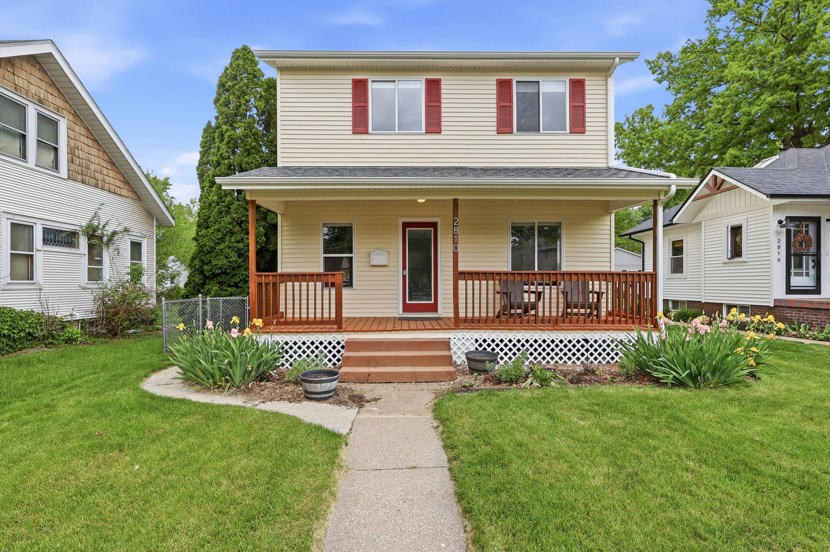 2810 Middle Road Davenport, IA 52803 - Photo 1 of 32