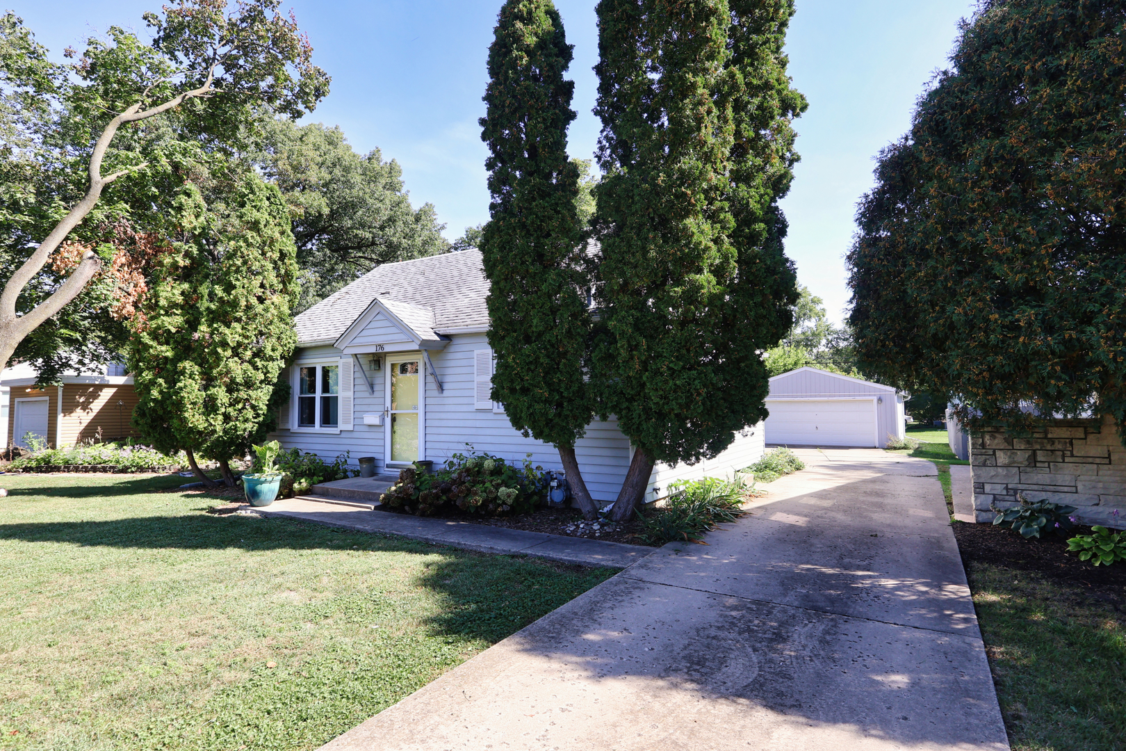 176 South Randall Road Aurora, IL 60506 - Photo 2 of 45 Gallery Image 2
