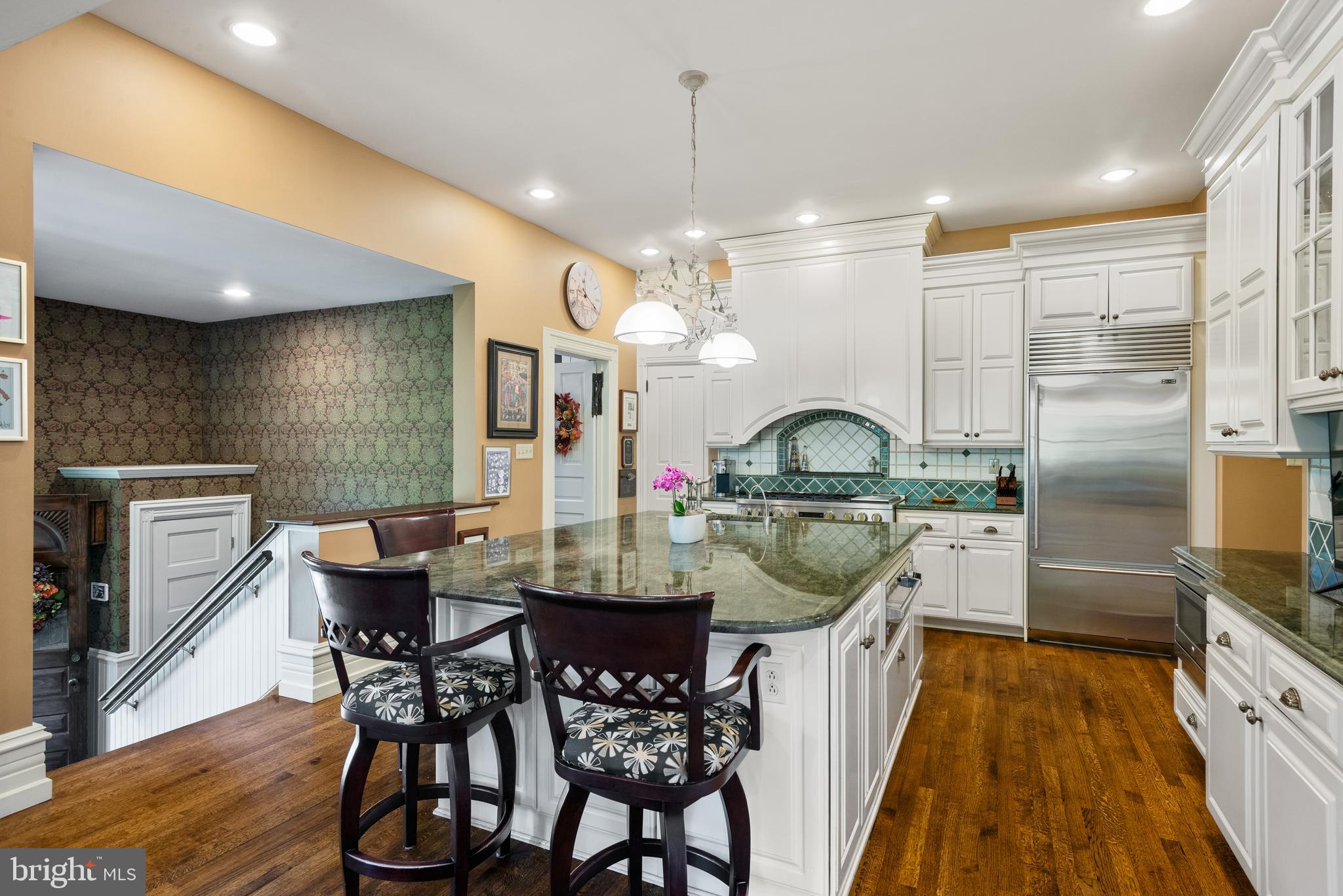 312 South Waterloo Road Devon, PA 19333 - Photo 20 of 70 Seating area around island