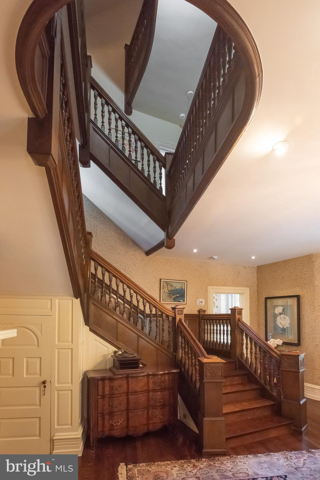 312 South Waterloo Road Devon, PA 19333 - Photo 8 of 70 Fabulous curved staircase