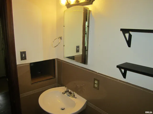 $52,900 | 113 North 1st Street, Easton, IL 62633