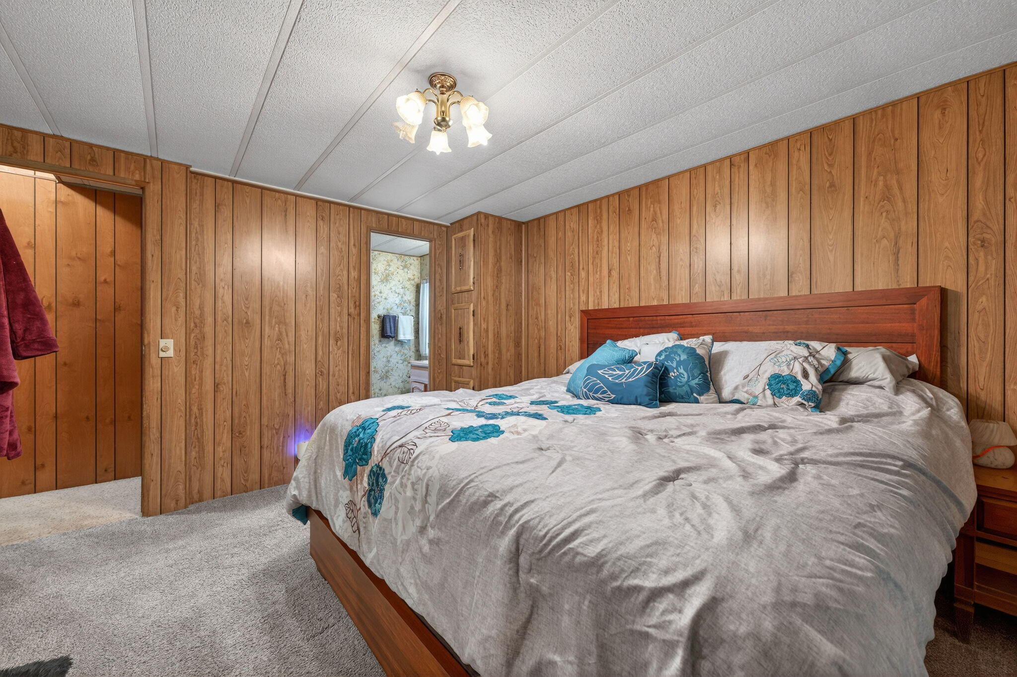 16274 Dyke Road La Pine, OR 97739 - Photo 6 of 20 a large bed sitting in a spacious bedroom next to a window