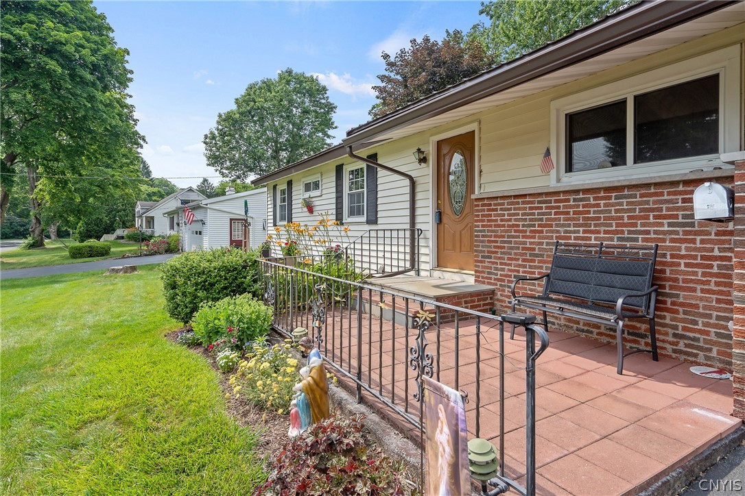 9 Cardinal Path Liverpool, NY 13090 - Photo 3 of 40 Gallery Image 3