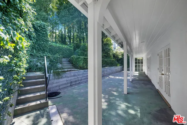 a house view with a backyard space