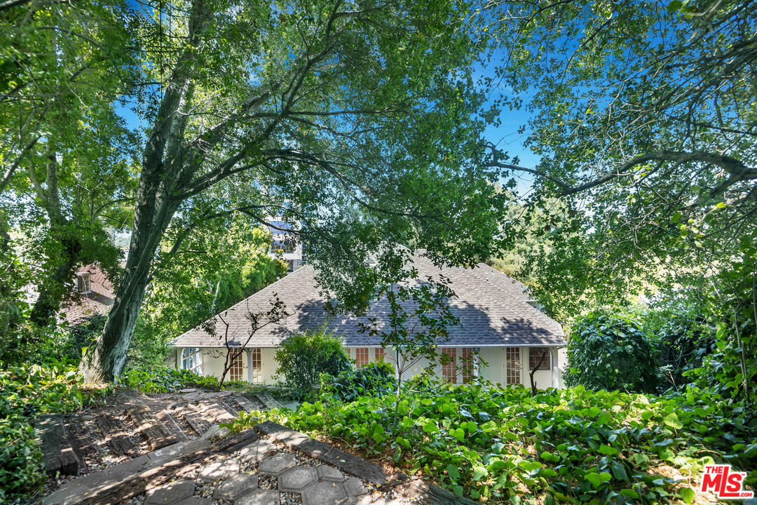 1231 Club View Drive Los Angeles, CA 90024 - Photo 19 of 19 a house view with a backyard space