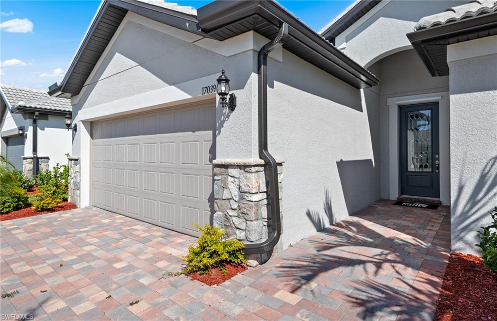 17039 Oakstead Drive Alva, FL 33920 - Photo 3 of 49 a backyard of a house