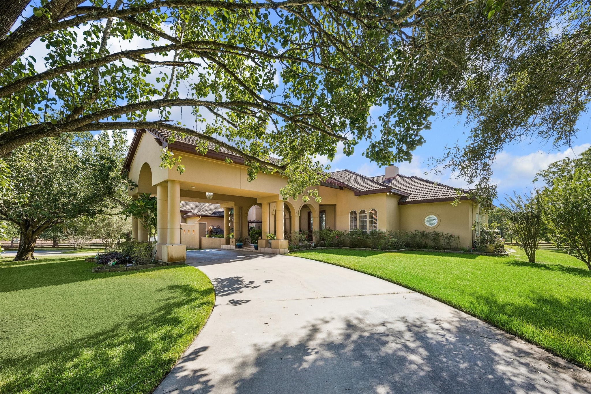 4530 Pool Hill Road Brookshire, TX 77423 - Photo 12 of 46 Circle drive entrance.