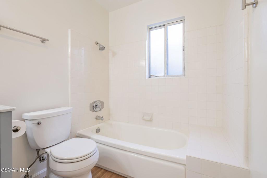 2085 Rayshire Street Thousand Oaks, CA 91362 - Photo 34 of 49 a bathroom with a toilet and a bathtub