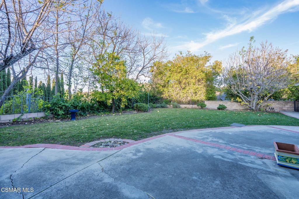 2085 Rayshire Street Thousand Oaks, CA 91362 - Photo 38 of 49 a view of a park