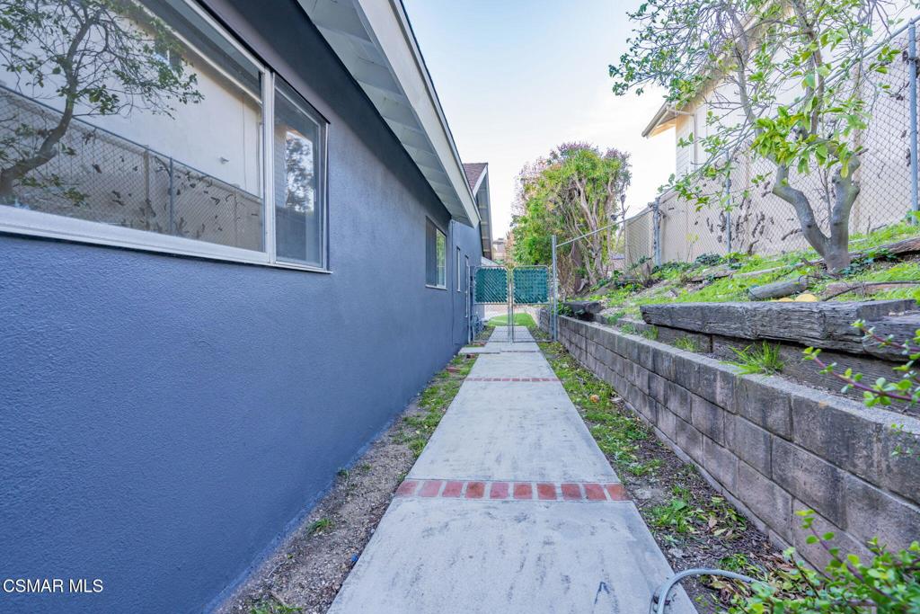 2085 Rayshire Street Thousand Oaks, CA 91362 - Photo 42 of 49 a view of a backyard with potted plants