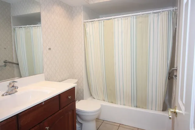 $550,000 | 12 South Princeton Court, Arlington Heights, IL 60005