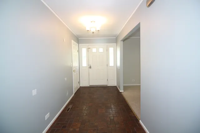 $550,000 | 12 South Princeton Court, Arlington Heights, IL 60005